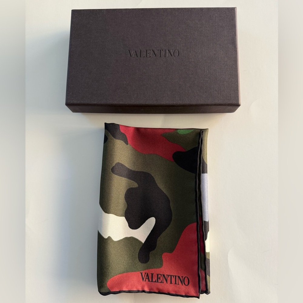 NWT VALENTINO SILK POCKET SQUARE SCARF